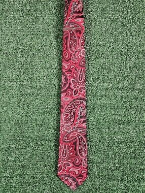 Covington Red Paisley Silk Tie - Classic Men's Accessory